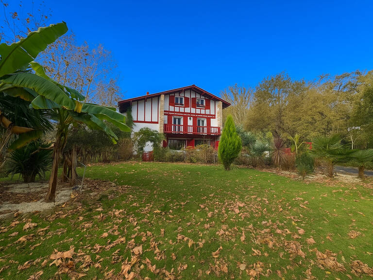 Maison Urrugne, quartier Olhette, 8 pièces 205 m2 — photo 1