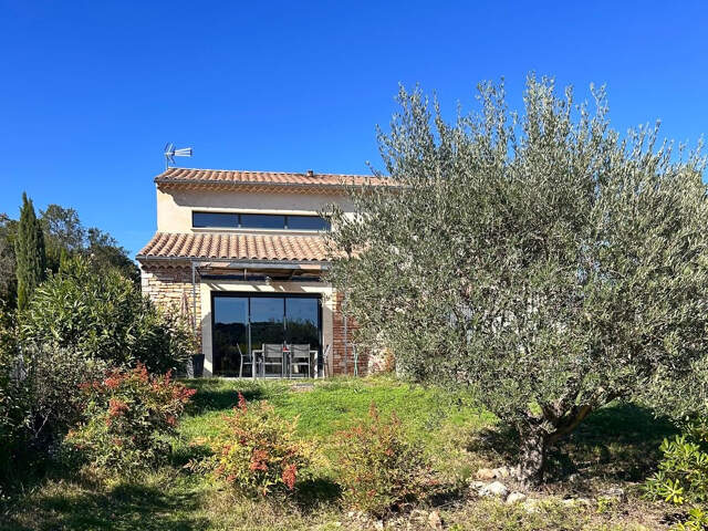 A vendre, Ensemble immobilier proposant 3 gîtes entièrement équipés, prêts à poursuivre une activité locative très rentable. — photo du bien