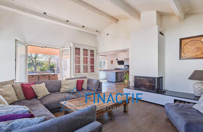 Maison Plain-pied 172 m2 + Dépendance 38 m2 - Terrain 2035 m2 - Piscine - Calme - — photo du bien