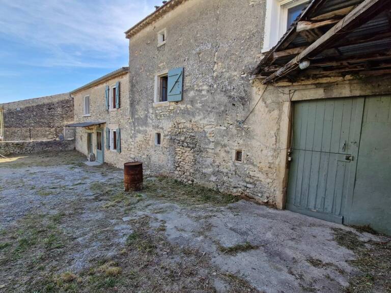 authentique mas en pierre avec dépendances — photo 1