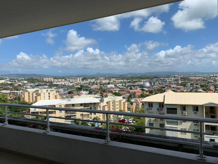 FORT DE FRANCE / Beau et spacieux T3 vue belle dégagée — photo 1
