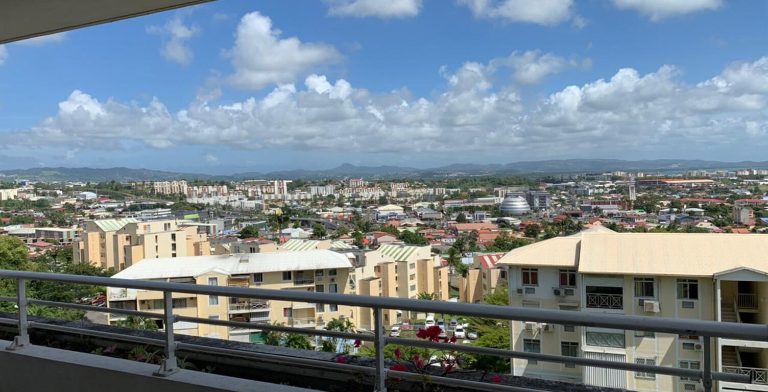 FORT DE FRANCE / Beau et spacieux T3 vue belle dégagée — photo 1