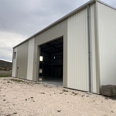 Local industriel  1700 €