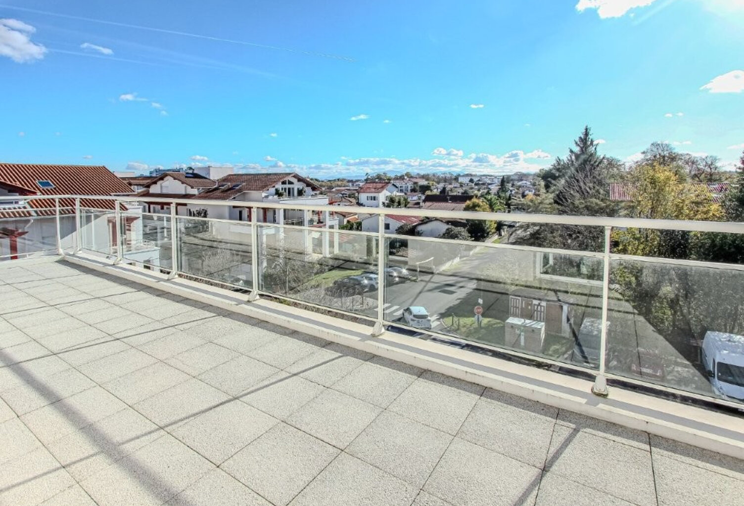 ANGLET -PROCHE CINQ CANTONS APPARTEMENT T4 - DERNIER ETAGE DEUX TERRASSES - PARKING - CAVE — photo 1