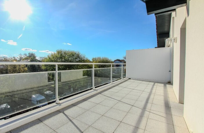 ANGLET -PROCHE CINQ CANTONS APPARTEMENT T4 - DERNIER ETAGE DEUX TERRASSES - PARKING - CAVE — photo 2