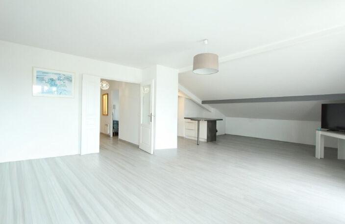ANGLET -PROCHE CINQ CANTONS APPARTEMENT T4 - DERNIER ETAGE DEUX TERRASSES - PARKING - CAVE — photo 3