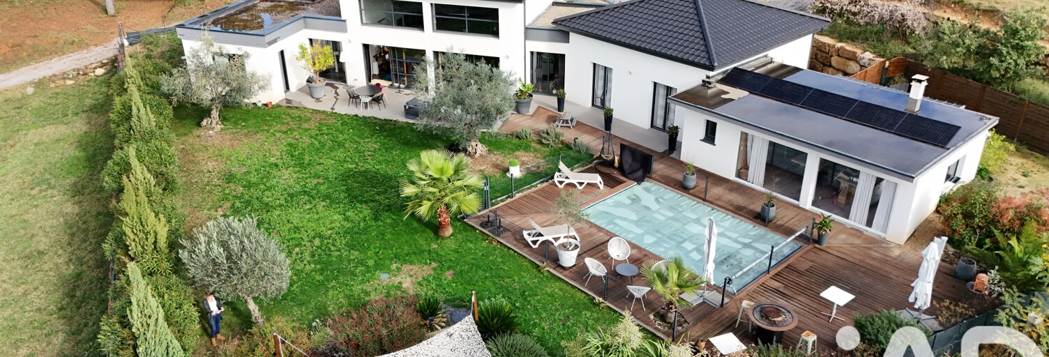 Maison 5 Pièces 228 m² à vendre à Ucel (07200)