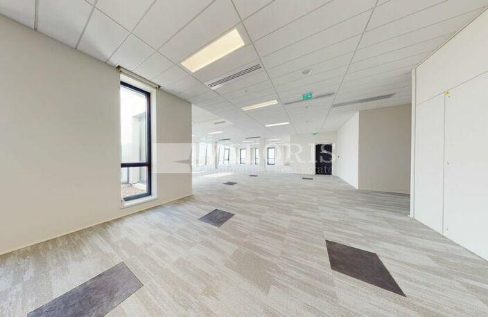 BUREAUX à LOUER — photo 4