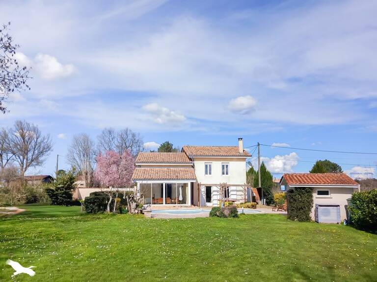 Maison en pierre de 6 pièces principales — photo 1
