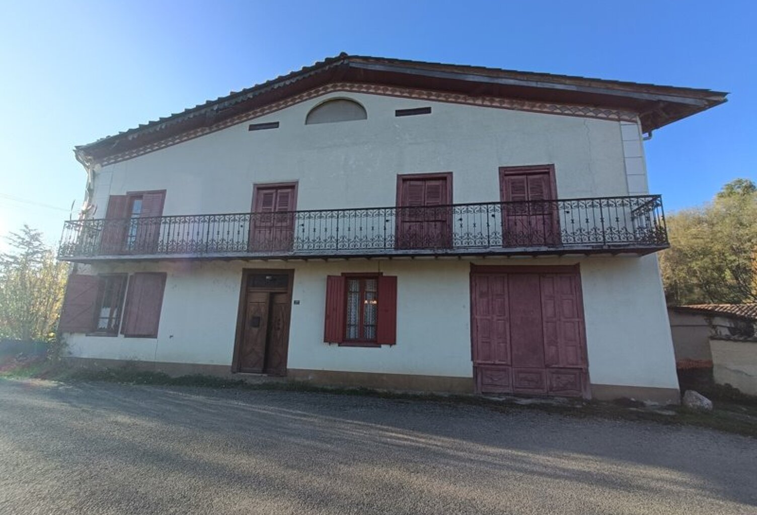Maison en pierre de 8 pièces principales — photo 1