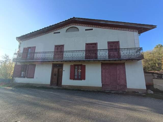 Maison en pierre de 8 pièces principales — photo du bien