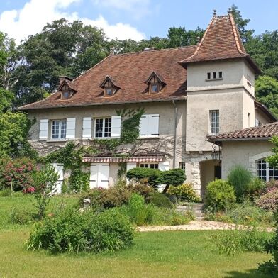 Maison 8 pièces 411910 €