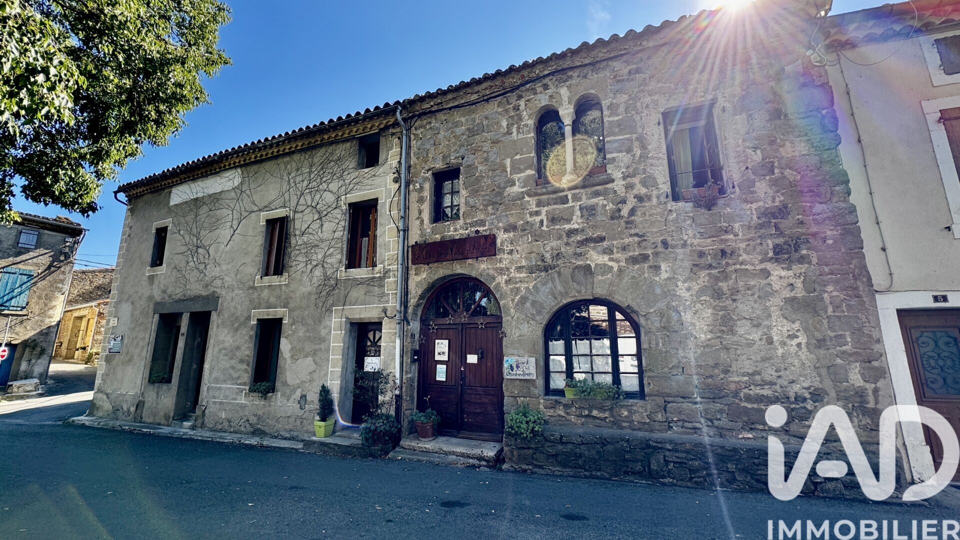 St-Pierre-Des-Champs - 353m² - 2p. - 1ch.