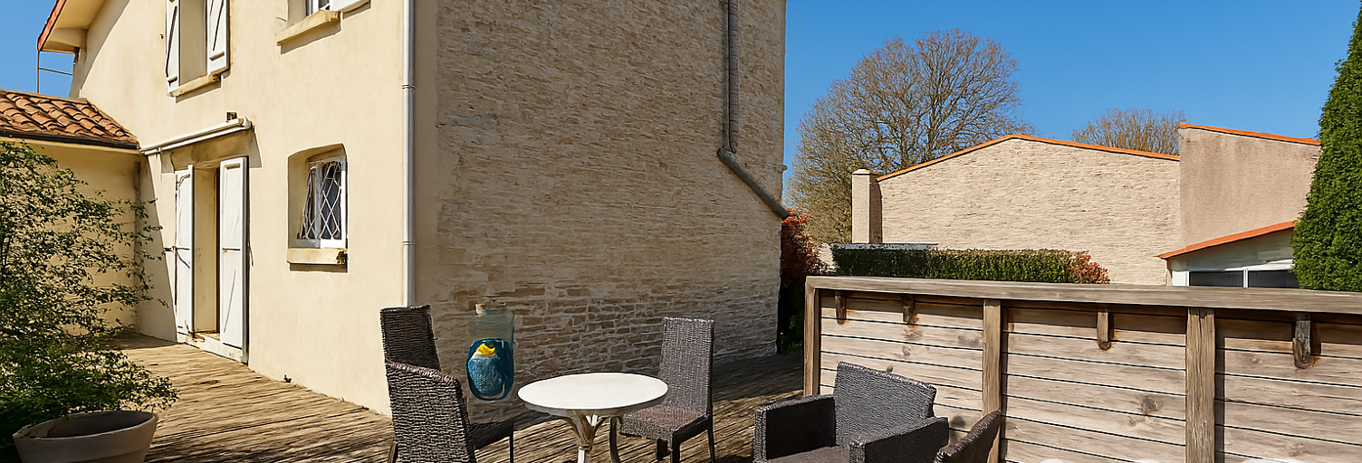 Maison 6 Pièces 208 m² à vendre à Charmé (16140)