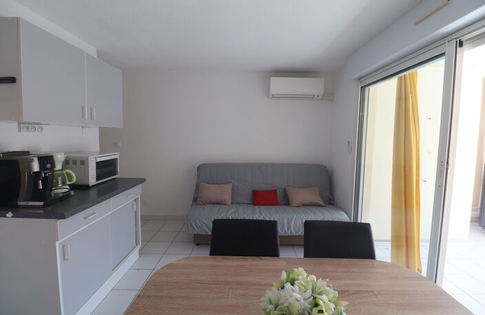 2 PIECES VUE MER A LA CORNICHE SETE — photo 2