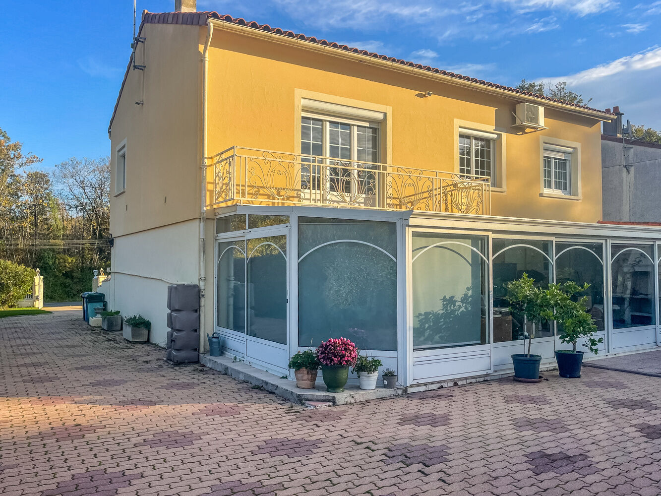 Villa / Maison  T9 à vendre Fontcouverte 17100