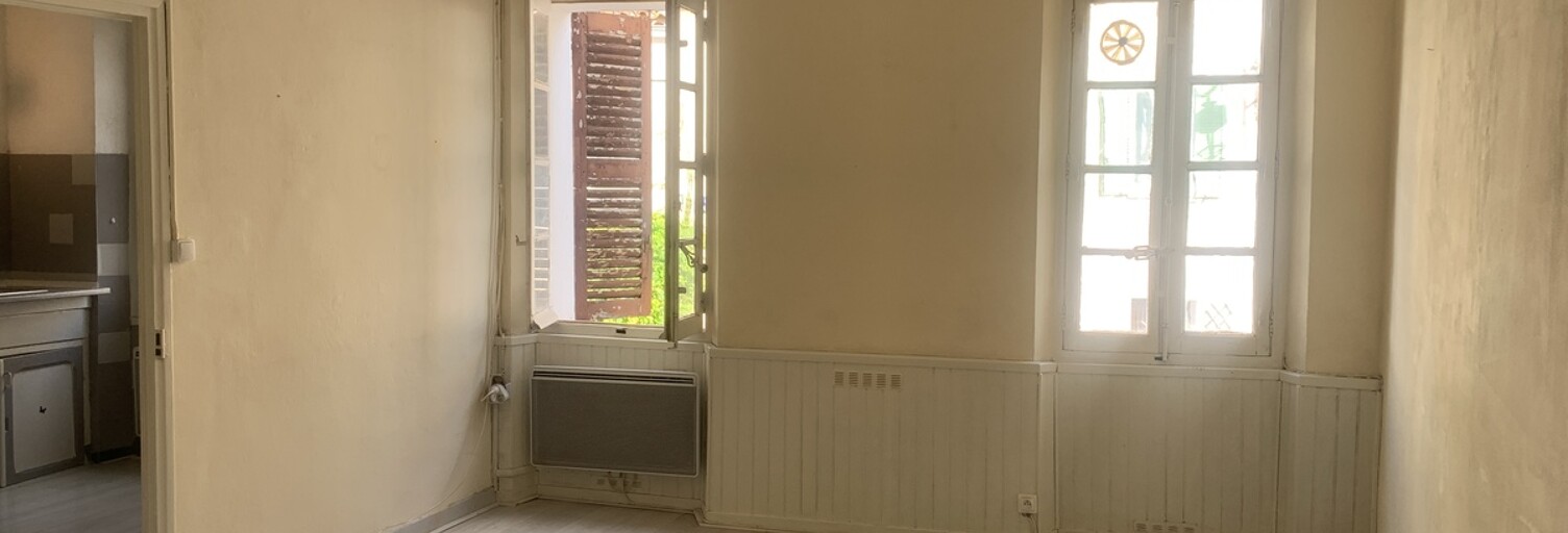 Appartement 1 Pièce 30 m² à louer à Pierrefeu-du-Var (83390)