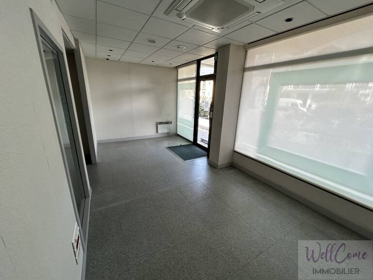 Local commercial — photo 1