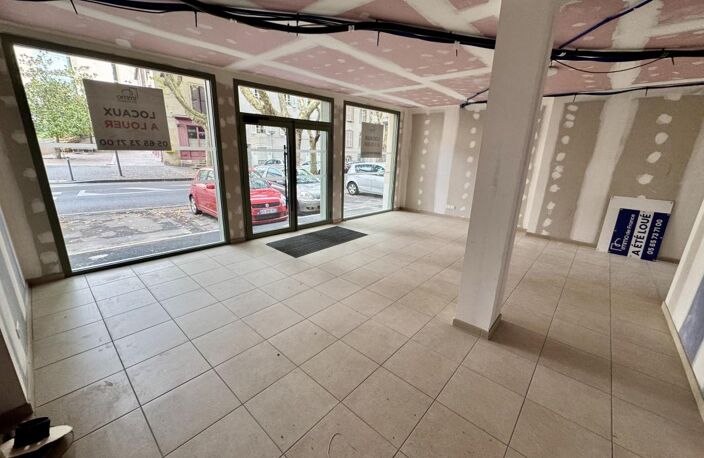 Local commercial d'une surface de 55 m² Rodez — photo 2