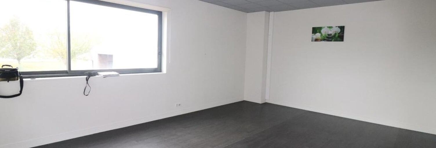 Bureau 6 Pièces 200 m² à louer à Saint-Georges-des-Coteaux (17810)