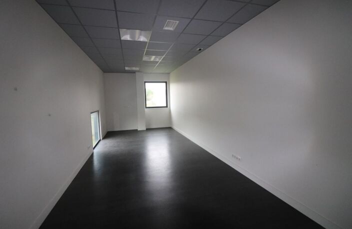 200m² de bureau à louer SAINT GEORGES DES COTEAUX (17) — photo 2