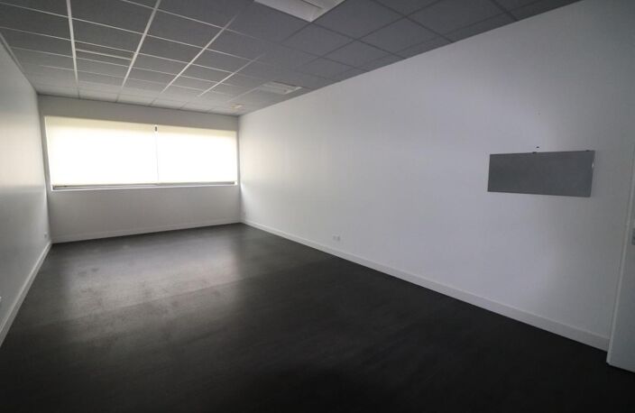 200m² de bureau à louer SAINT GEORGES DES COTEAUX (17) — photo 4