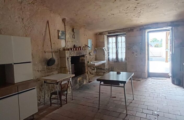 Cinais. Maison de village à fort potentiel et annexes d’exception ! — photo 3
