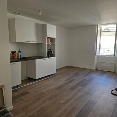 Appartement 3 pièces 815 €