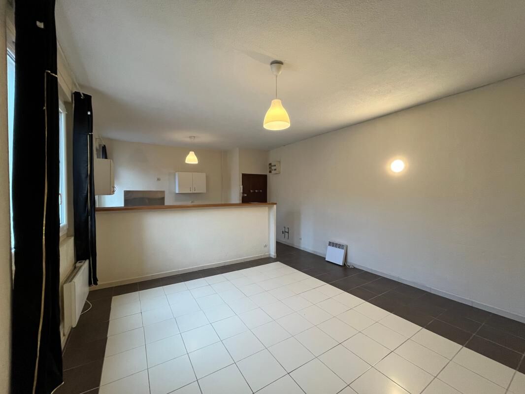 Appartement t2 non meublé toulon centre-ville dernier étage ascenseur