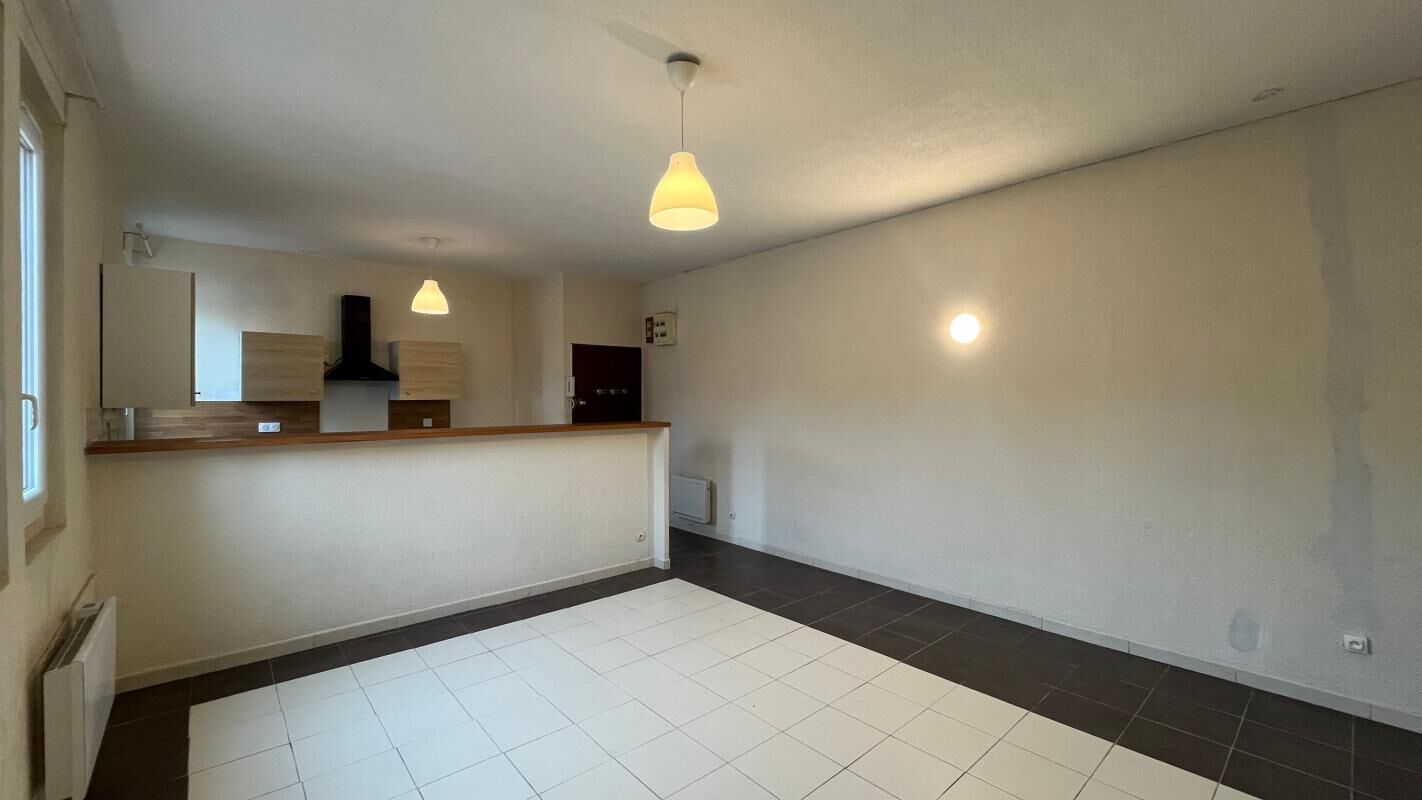 Appartement t2 non meublé toulon centre-ville dernier étage ascenseur