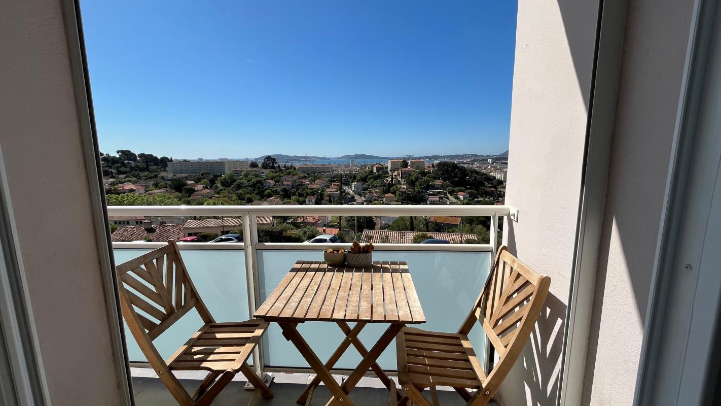 À louer - appartement t3 meublé - fort rouge - garage - cave - balcon et vue dégagée