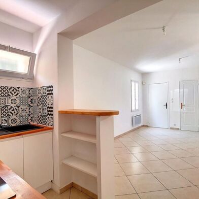 Appartement 2 pièces 817 €