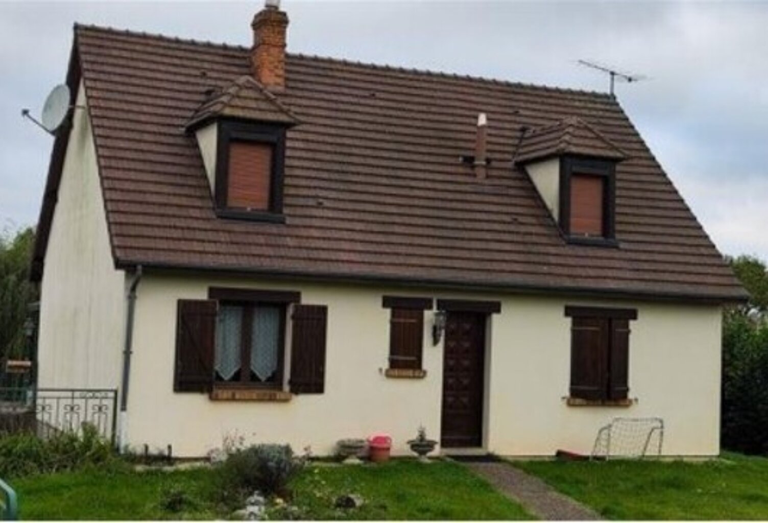 À VENDRE – Maison familiale 6 pièces de 133 m² avec sous-sol complet sur 2 332 m² de terrain – Juvignies (60112) — photo 1