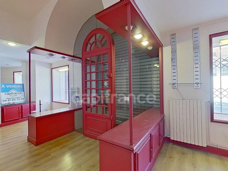A VENDRE Local commercial 106 m² – Emplacement Numéro 1 à Amélie-les-Bains (66) — photo 1