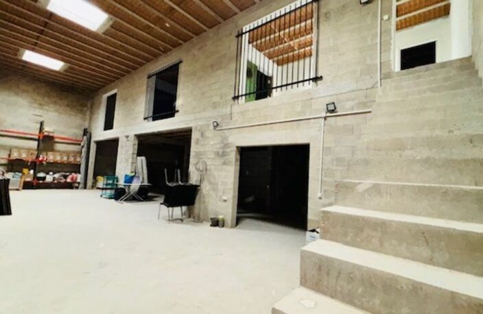 À Meaux – Espace, fonctionnalité et confort ! Entrepôt de 326 m² sur deux niveaux avec bureaux + maison de 85 m² (2 chambres ou bureaux). Parfait pour allier activité professionnelle et habitation — photo 4