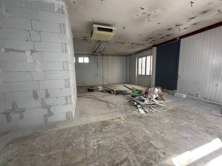 LOCAL COMMERCIAL AU CENTRE VILLE DE 70 M2 AVEC VITRINE — photo 1
