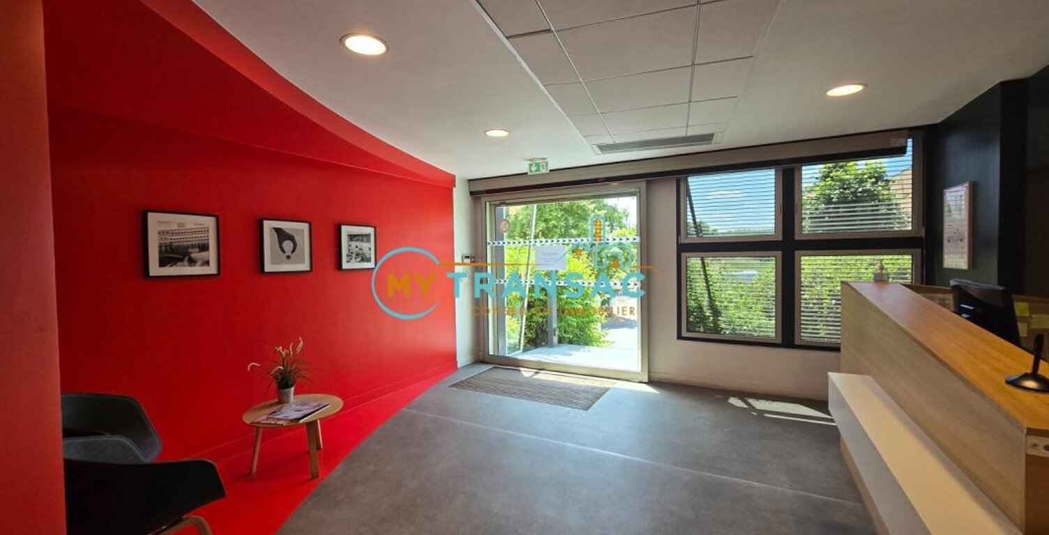 MY TRANSAC vous propose à la vente un bâtiment indépendant avec Bureaux et stockage, accès PL, à TORCY avec un accès immédiat à l'A104 — photo 1