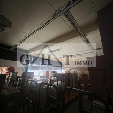 Local industriel  9452 €