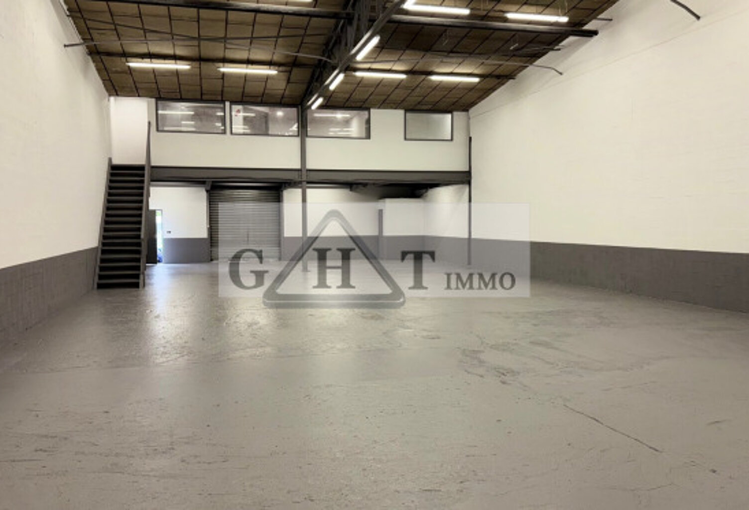 ARGENTEUIL - Local d’activité de 380 m² A LOUER — photo 1