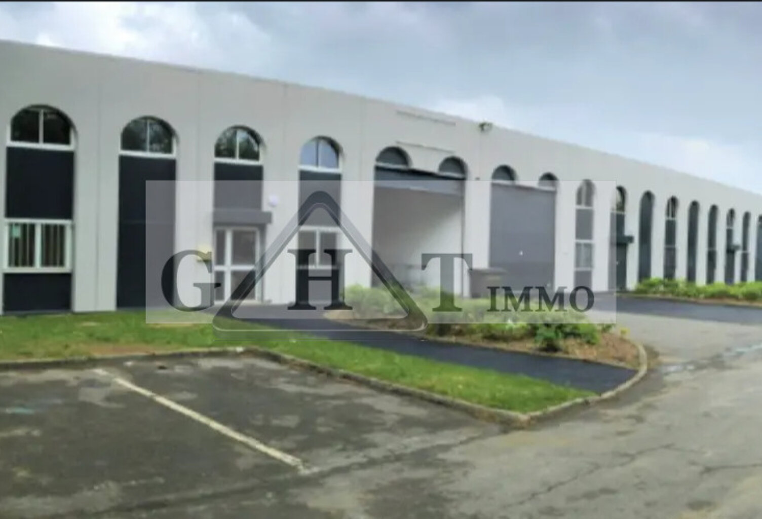 A LOUER -ENTREPOT/BUREAUX DE 530M²- A NOISY-LE-GRAND — photo 1