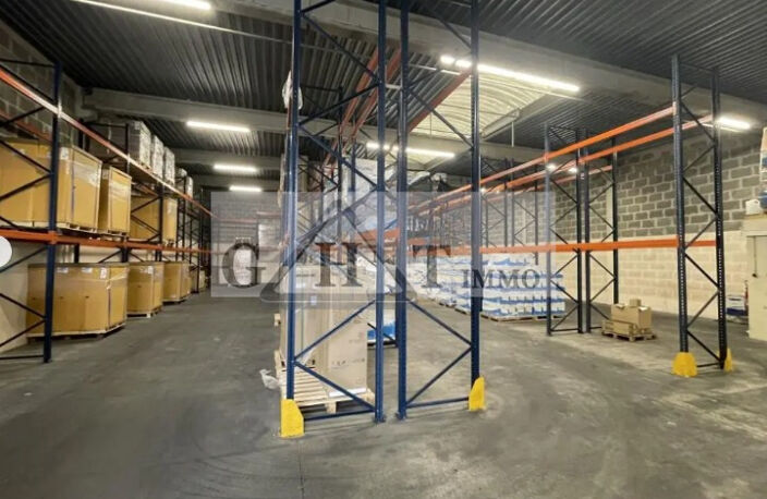 A LOUER -ENTREPOT/BUREAUX DE 1160M²- A NOISY-LE-GRAND — photo 2
