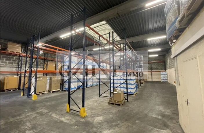A LOUER -ENTREPOT/BUREAUX DE 1160M²- A NOISY-LE-GRAND — photo 4