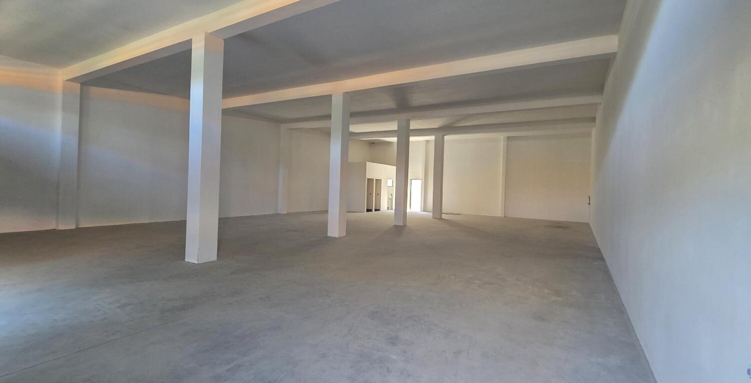 A LOUER LOCAL 300M² ST SUZANNE — photo 1