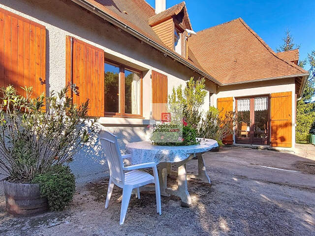Maison St Pierre De Chignac. 4 chambres. Grand parking . Garage/atelier 50 m2.Terrain:2245 m2 — photo du bien