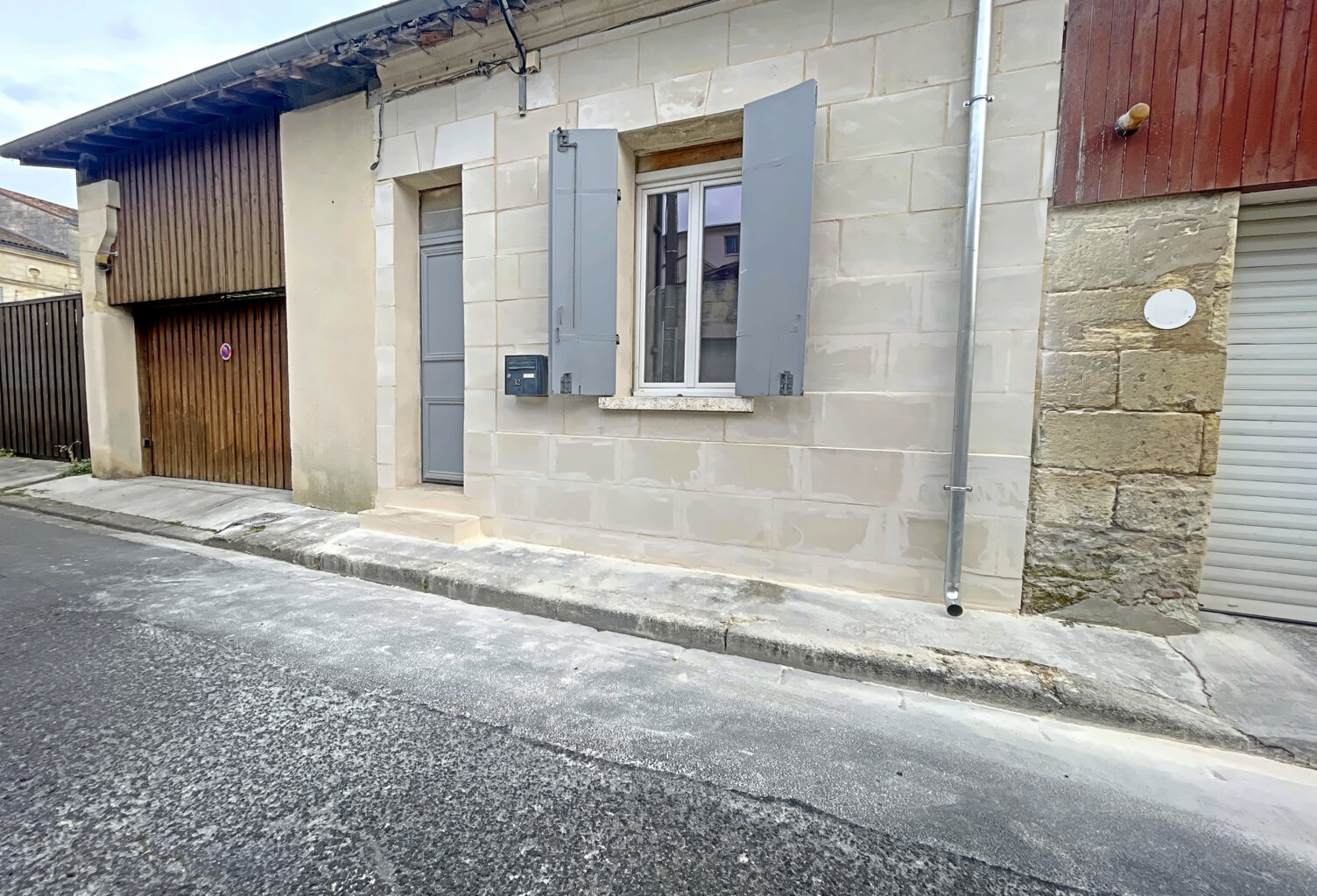 Libourne centre - Echoppe rénovée avec terrasse. — photo 1