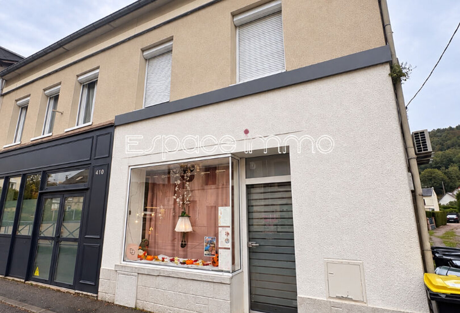 Immeuble de rapport - Hyper centre de Malaunay - Appartement et local commercial — photo 1