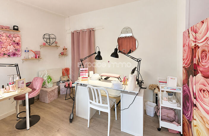 Immeuble de rapport - Hyper centre de Malaunay - Appartement et local commercial — photo 2