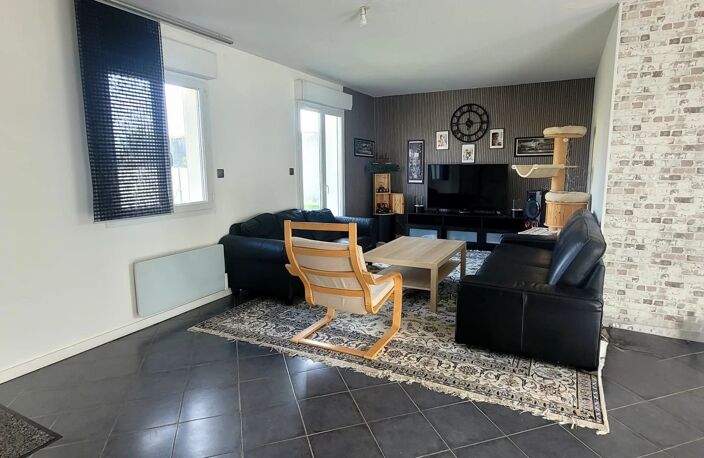 33500 - ARVEYRES - MAISON 4 CHAMBRES 115M² HABITABLES ET 1260M² JARDIN AVEC PISCINE — photo 4