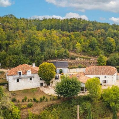 Maison 13 pièces 888250 €