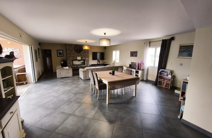 Villa 22O m2 , vue dégagée , piscine & terrain de 1800 m2 — photo 2